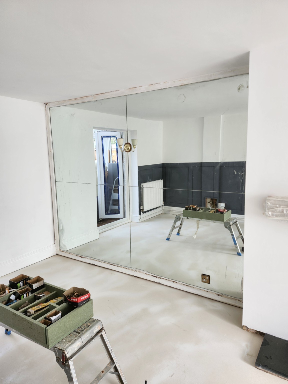 Original mirrored alcove with no fitted cupboards or display shelving
